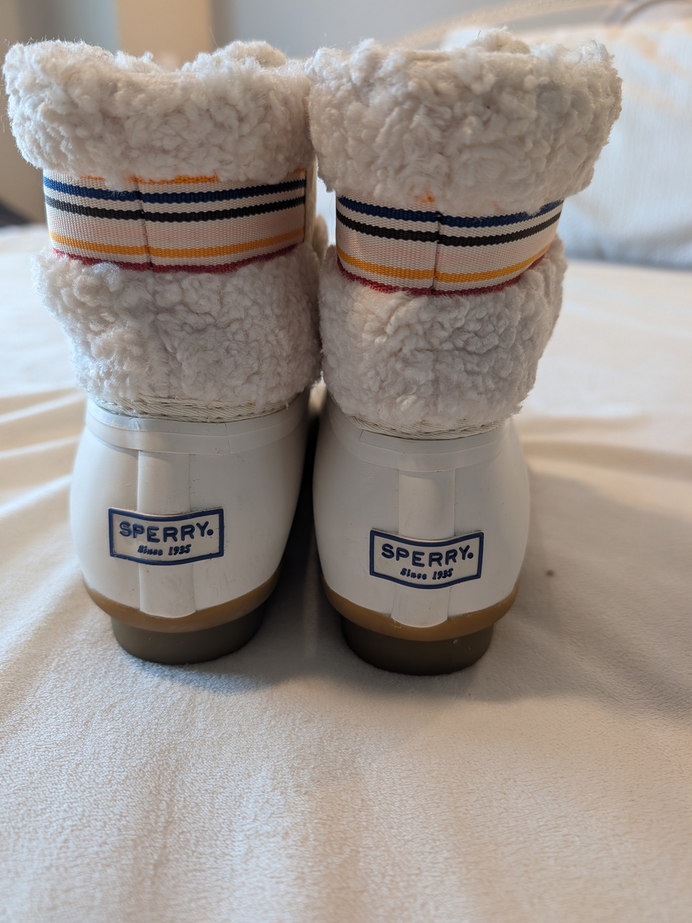 Sperry Cream Sherpa-Lined Kids Duck Boots with Pink Accent - Picture 3 of 7